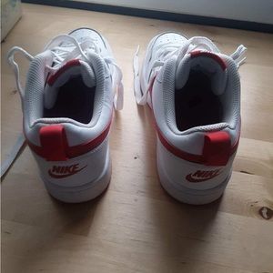 Nike Court Borough Low 2